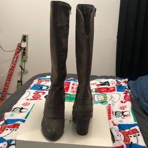 Boots size 8